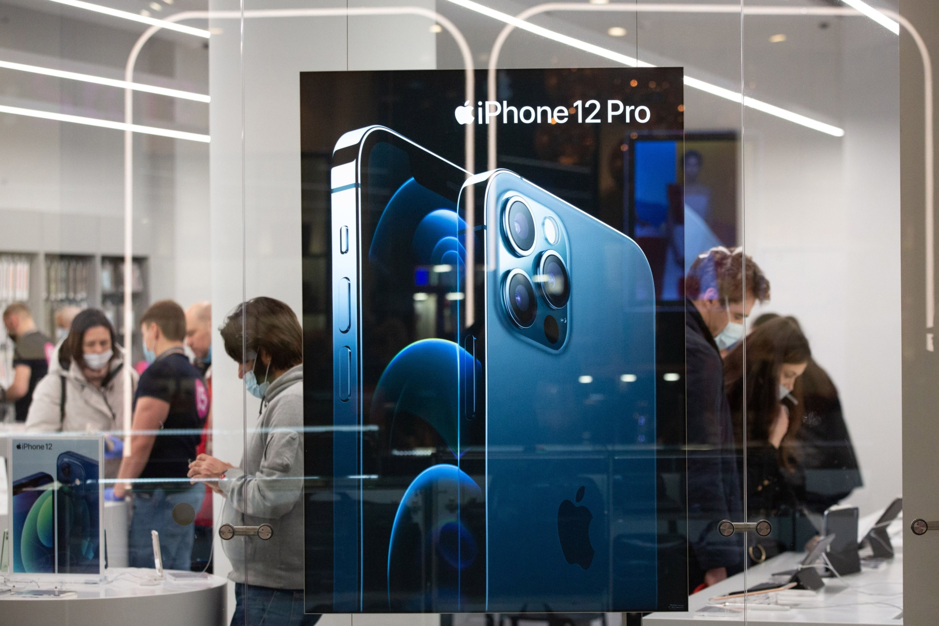 Apple halts product sales in Russia after Ukraine invasion Ad Age