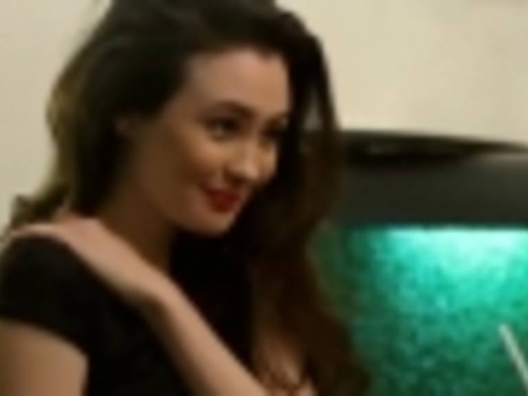 Head & Shoulders Film: A Very Dandruffy Valentine's Blind Date