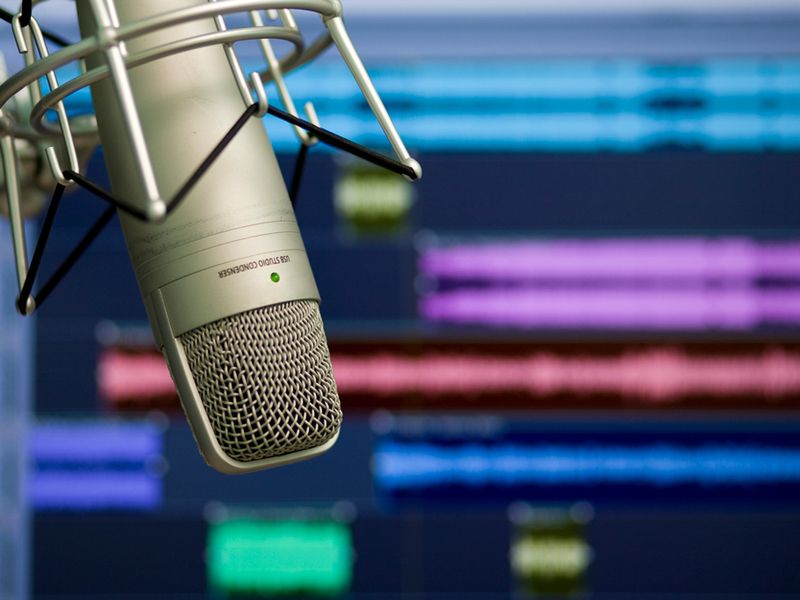 How Brands Like Apple Arby S Honda And Progresso Nail Celebrity Voice Overs Ad Age