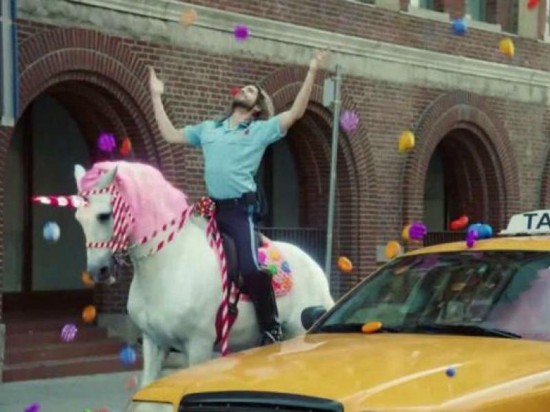 Watch the Newest Ads on TV From Hulu, The New York Times, King and More